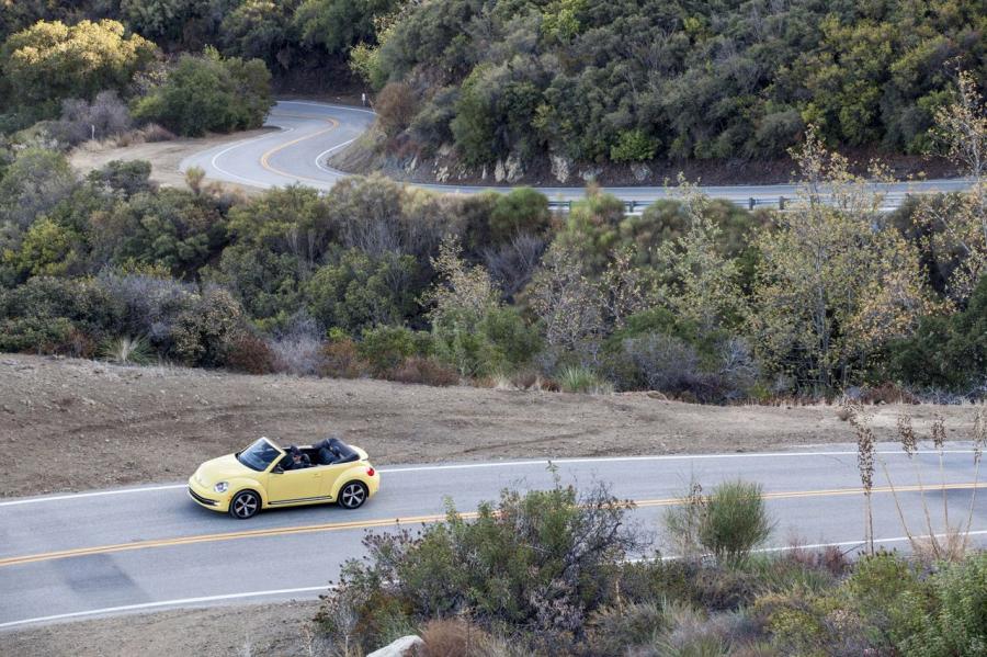  Volkswagen Beetle Cabriolet 2012 года  (фото 46 из 107)